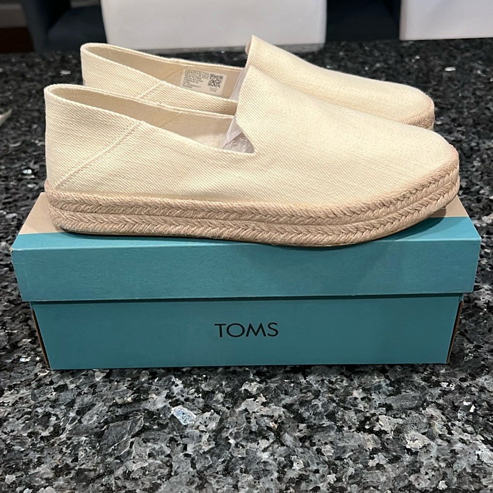 TOMS Carolina Light Natural Heavy Twill Shoes, Women’s US 8.5.  New with tags